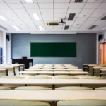 sala de aula no brasil vazia